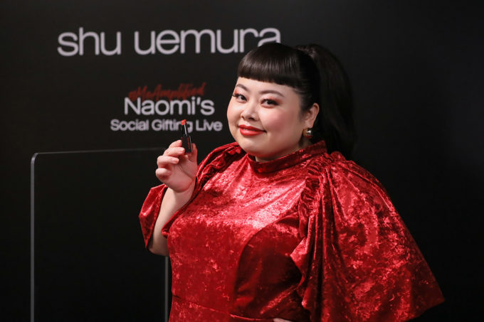 シュウ ウエムラ 参加型ライブ配信「Naomi’s Social Gifting Live」実施