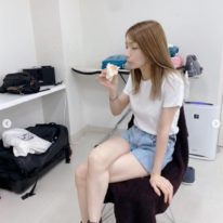 後藤真希、美脚ショートパンツのお座りSHOT公開に「色も白くてスタイルも良くて本当最強」の声