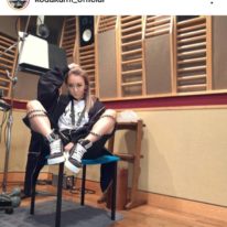 倖田來未「足元激さむ」“お洒落は我慢”な個性派コーデに「すごっ！」「くみちゃんだから似合う」の声