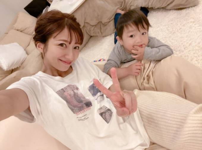 「手抜きも大事」辻希美、冷凍食品を取り入れた夕飯の内容&杉浦太陽と三男との“マッタリSHOT”も公開