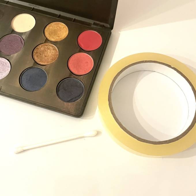 【プロが教える】メイク乗りがセロハンテープで改善！？パウダー系コスメのケア方法