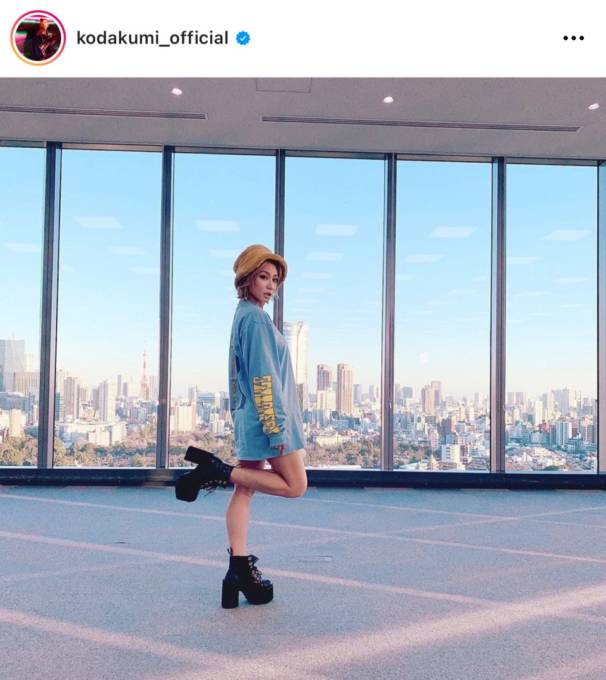 倖田來未、美脚際立つミニ丈コーデに反響「足きれい」「筋肉がすごい」の声