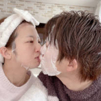 辻希美、三男の朝の姿＆夫・杉浦太陽とのキスSHOT披露「マッタリな朝を…」
