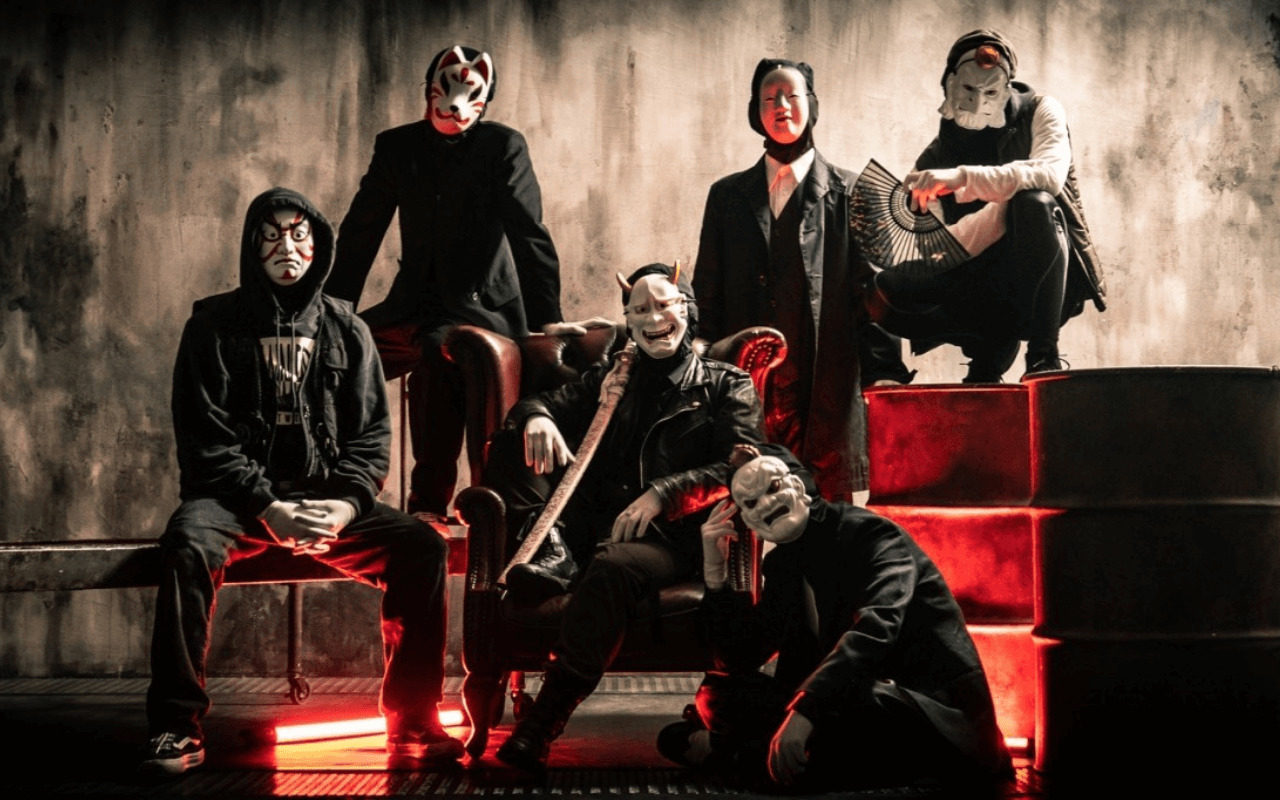 TikTokで話題のお面を被った謎のダンス集団O-MENZ、初のオンライン