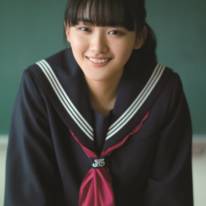 櫻坂46・山崎天、濃紺のセーラー服に身を包んだメモリアルSHOT公開