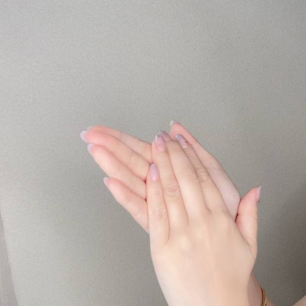 手で軽く温めて