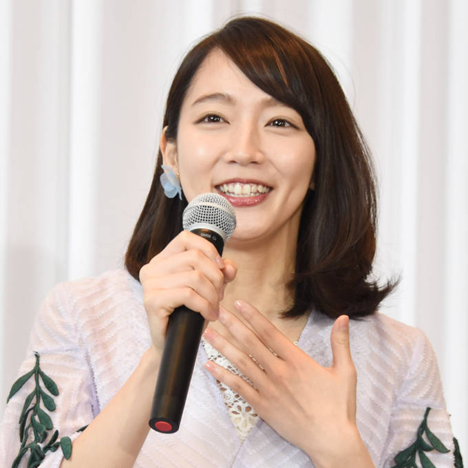 吉岡里帆 透け感ブラックワンピ姿に反響 ど迫力の可愛さ この表情最高 ニフティニュース