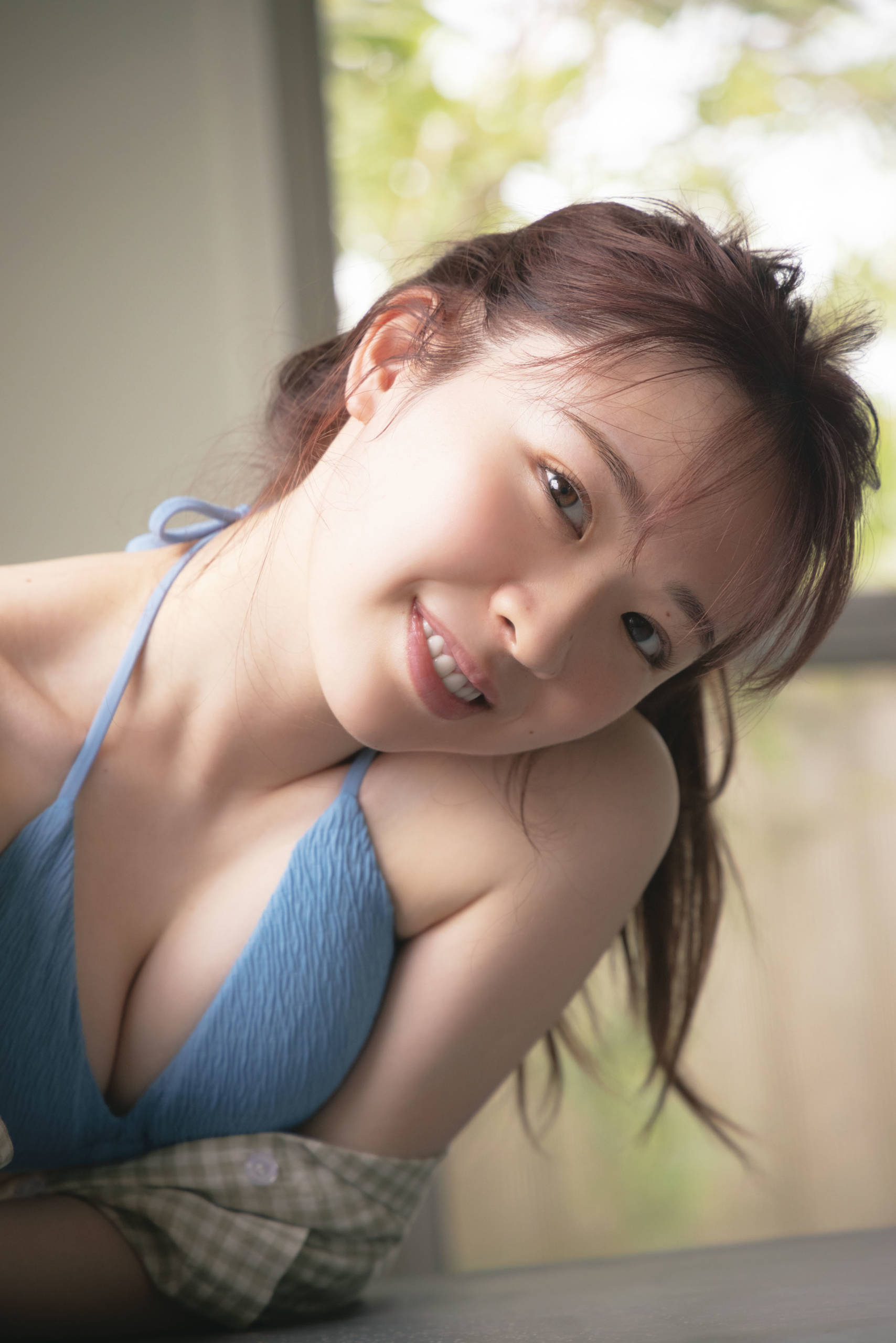 乃木坂46・渡辺みり愛、水着姿でピュアな素顔を見せるくつろぎ