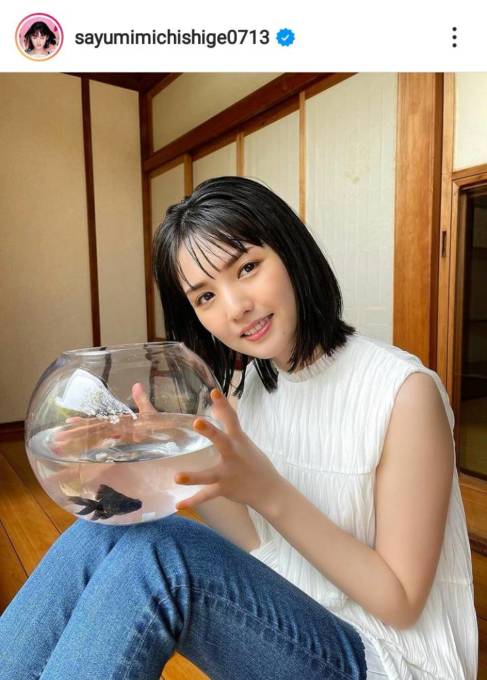 透明感 道重さゆみ 爽やかなノースリーブトップスshotに反響 圧倒的に可愛い ニフティニュース