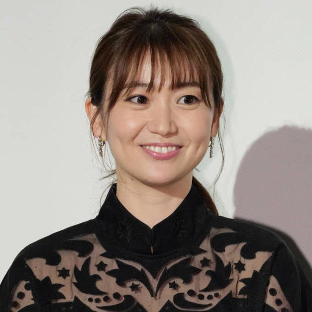 大島優子 透け感ロングドレスの微笑みshotに反響 美しい さらに キレイになったような ニフティニュース