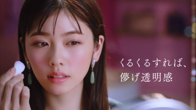 キャンメイク、小芝風花出演の新CM「グロウフルールチークス 新作お披露目篇」を全国放映