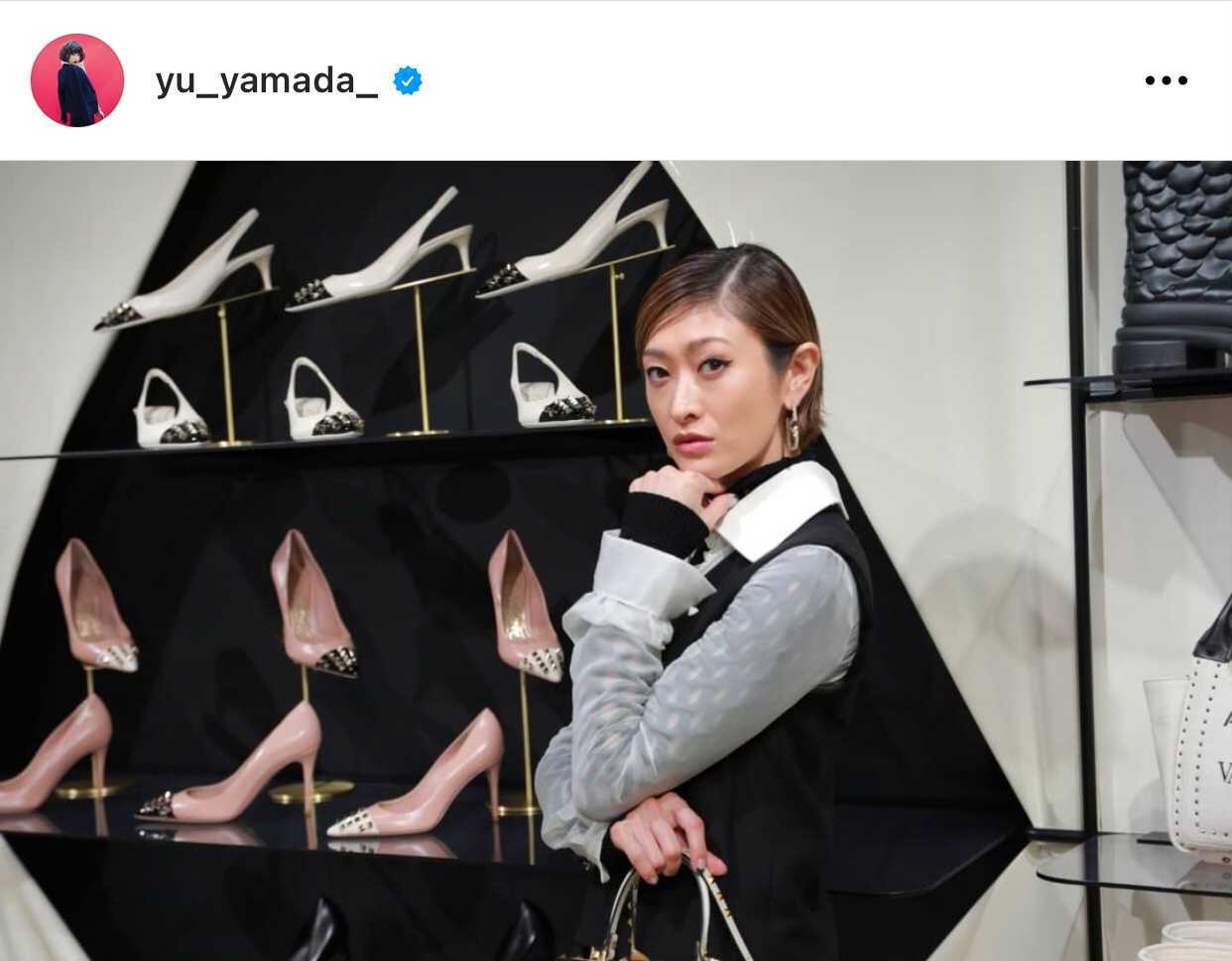 9頭身くらいありそう」山田優、ミニスカの美脚SHOTに反響「神的な