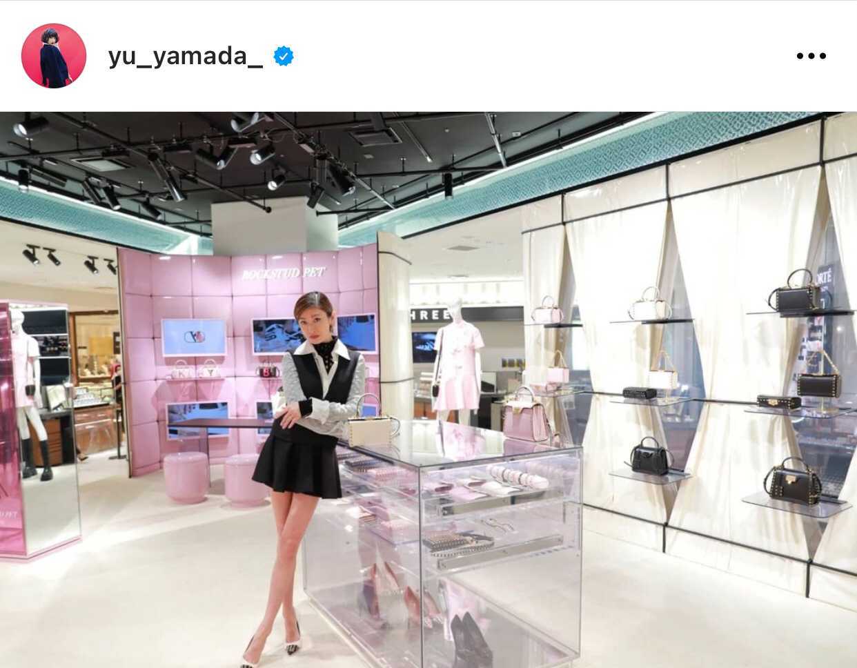 9頭身くらいありそう」山田優、ミニスカの美脚SHOTに反響「神的な