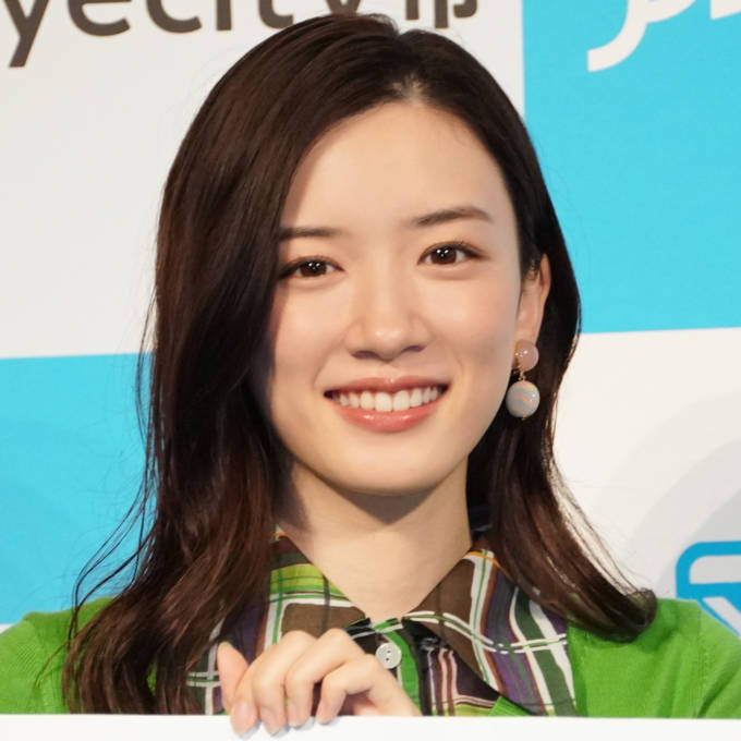 永野芽郁 22歳の誕生日報告 頬杖shot公開に反響 可愛い 笑顔が素敵 ニフティニュース