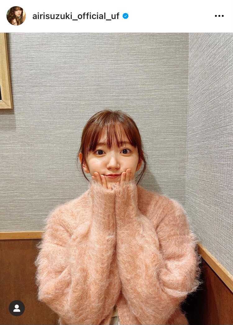 天使」鈴木愛理、“どナチュラル”なニットSHOTに反響「ビジュアル覚醒し