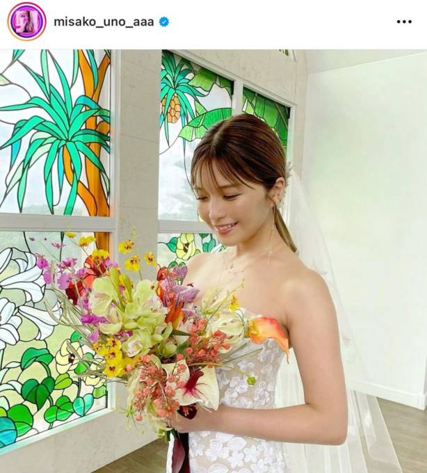 究極の可愛いさ a宇野実彩子 美デコルテ披露のウエディングドレスshotをファン絶賛 美の暴力 ニフティニュース