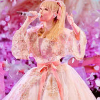 浜崎あゆみ、金髪ポニテのピンクドレスSHOTに反響「あゆ可愛すぎる」「尊い」