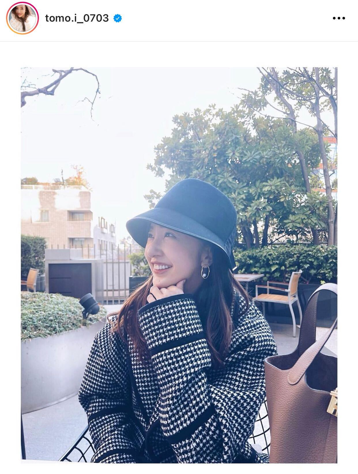 板野友美、“心ときめく”打ち合わせSHOTに反響「素敵まま」「美人で可愛くて綺麗」 ETALENTBANK