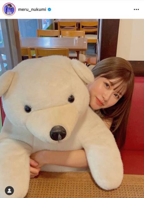 めるる、大きなクマのぬいぐるみをハグするキュートSHOT「くまもめるる