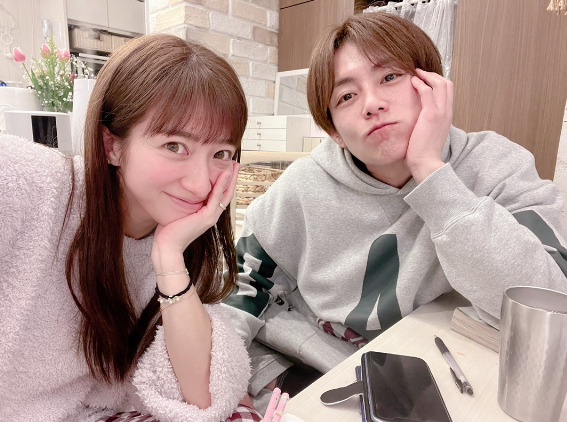 辻希美、夫・杉浦太陽とのまったりSHOT公開＆一緒にランチ作りを報告「子どもの成長って本当に早いね」メイン画像