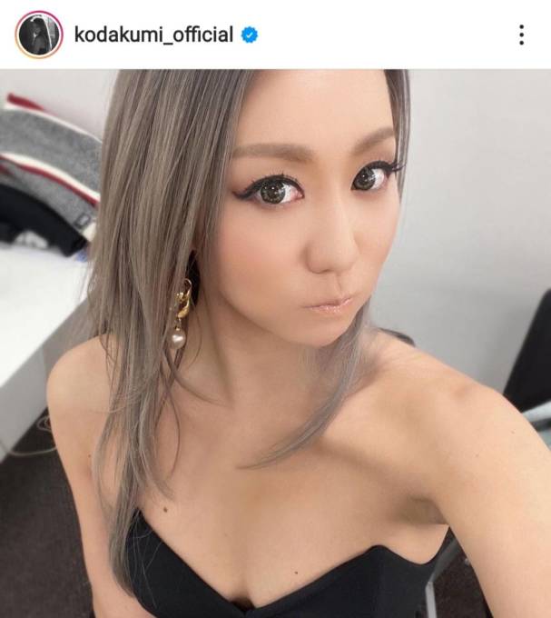 倖田來未 美デコルテあらわのクールな衣装shotに反響 スタイル抜群 めっちゃキレイ ニフティニュース