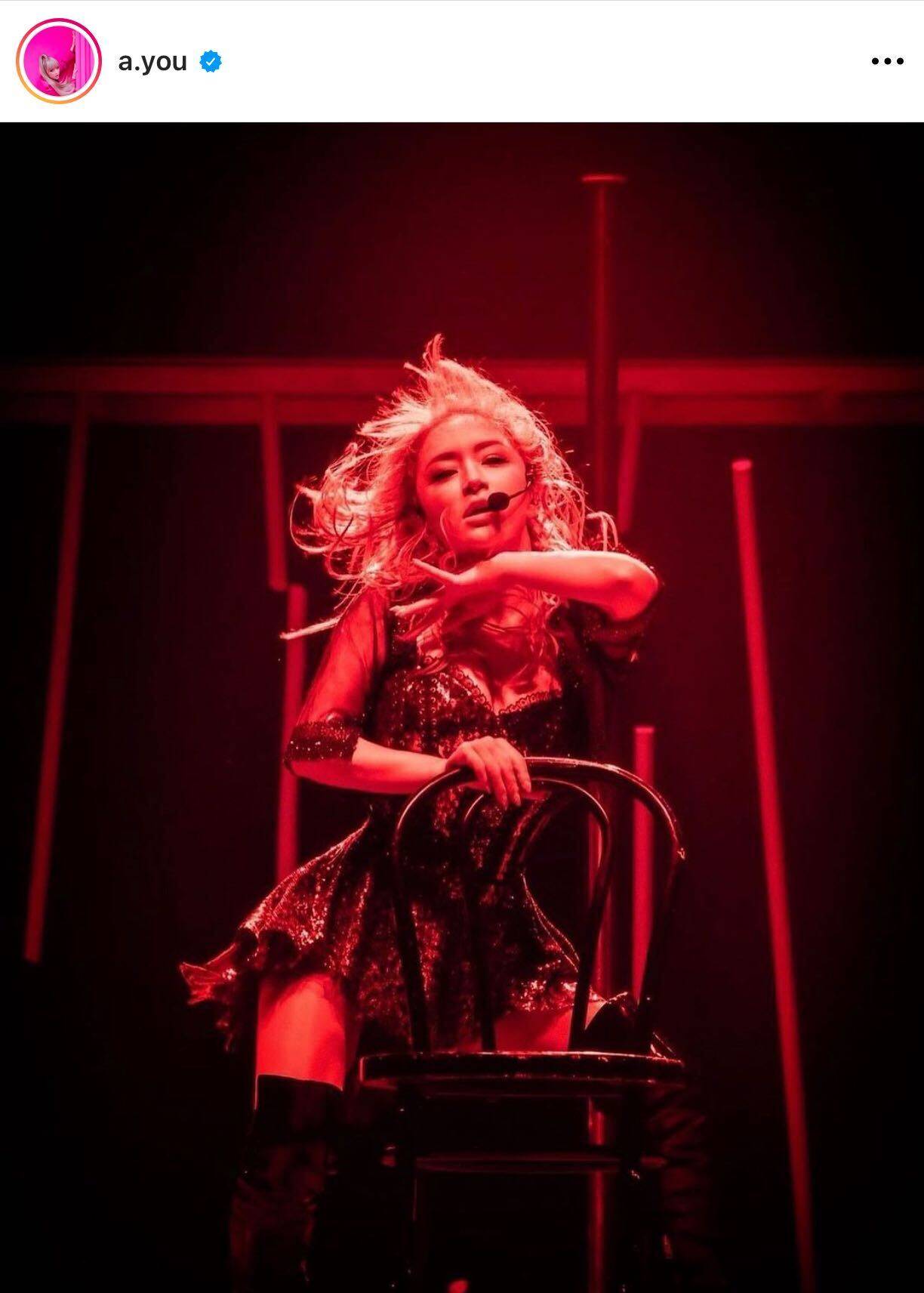 浜崎あゆみ、美太もも＆くびれが際立つステージ衣装SHOTを公開 | E