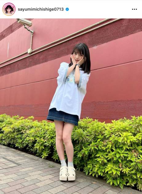 脚細いっ！！」道重さゆみ、美脚の際立つミニスカ×TシャツSHOTに