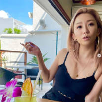 「お顔ちっちゃい」倖田來未、美デコルテ際立つキャミソール姿のランチSHOTに反響「ハワイ？って思うくらい素敵」