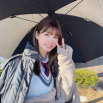 「似合いすぎ」めるる、制服姿のピースSHOTに反響「キュンキュン」