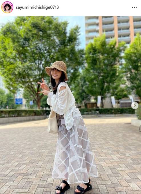 道重さゆみ ほっそり二の腕チラリの夏コーデに 理想的なスタイル 雰囲気が最高にいい の声 ニフティニュース