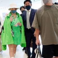 浜崎あゆみ、美太ももを披露した鮮やかなグリーンコーデ公開「信じられないくらい濃すぎる特別な夏でした」