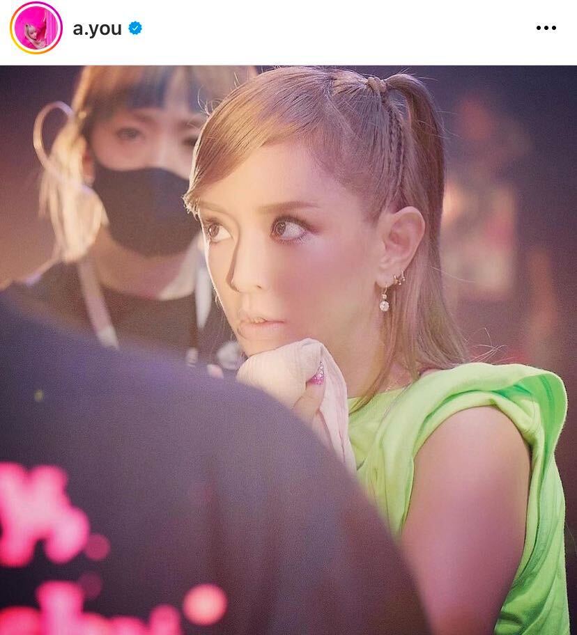 可愛さの極み」浜崎あゆみ、美肩チラ見せ×ツインテールヘアSHOTに