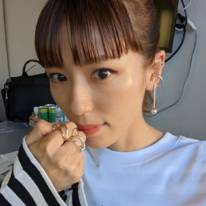 若槻千夏、顔アップの“加工なし”自撮りSHOTに反響「お肌ツルツル」「オーガニック美人」