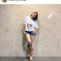 hitomi、相川七瀬とのダブル美脚披露2SHOTに反響「美女ふたり」「お二人ともかっこいい」