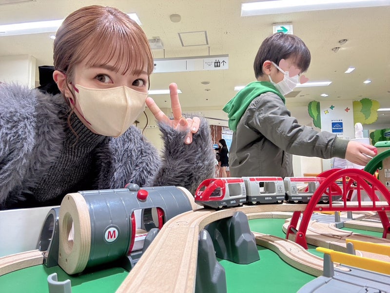 辻希美、クリスマス前のあるある？三男との“オモチャエリア”SHOTを公開「お預けです」メイン画像