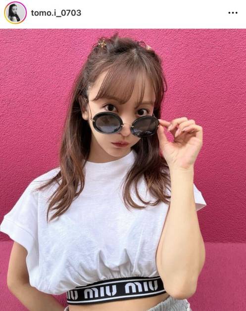 板野友美、ほっそりウエスト披露のハワイ満喫SHOTに反響「パパ撮影なのかな？？」「全てが尊い」サムネイル画像!