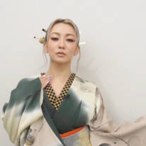 「2人ともお顔小さい」倖田來未、白石麻衣との着物姿のピースSHOTにファン絶賛「素敵なツーショット」