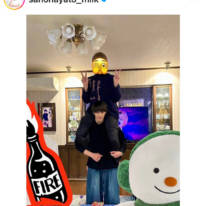 佐野勇斗、家族集合5SHOT公開し「実家めっちゃ豪邸」「仲良し家族素敵」の声