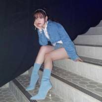 「足長い」鈴木愛理、美太ももを惜しみなく披露したデニムコーデに絶賛の声「ビジュつよつよ」
