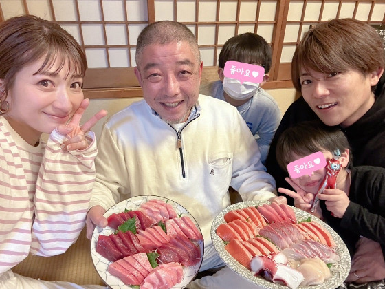辻希美、“孫6人”に祝福された実父の誕生日SHOTを公開「まだまだ長生きしてね」メイン画像