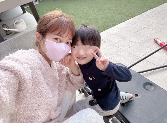 辻希美、体調不良の三男が完全復活！親子のほっこり庭遊びSHOTを公開「梅の木を庭に植えました」メイン画像