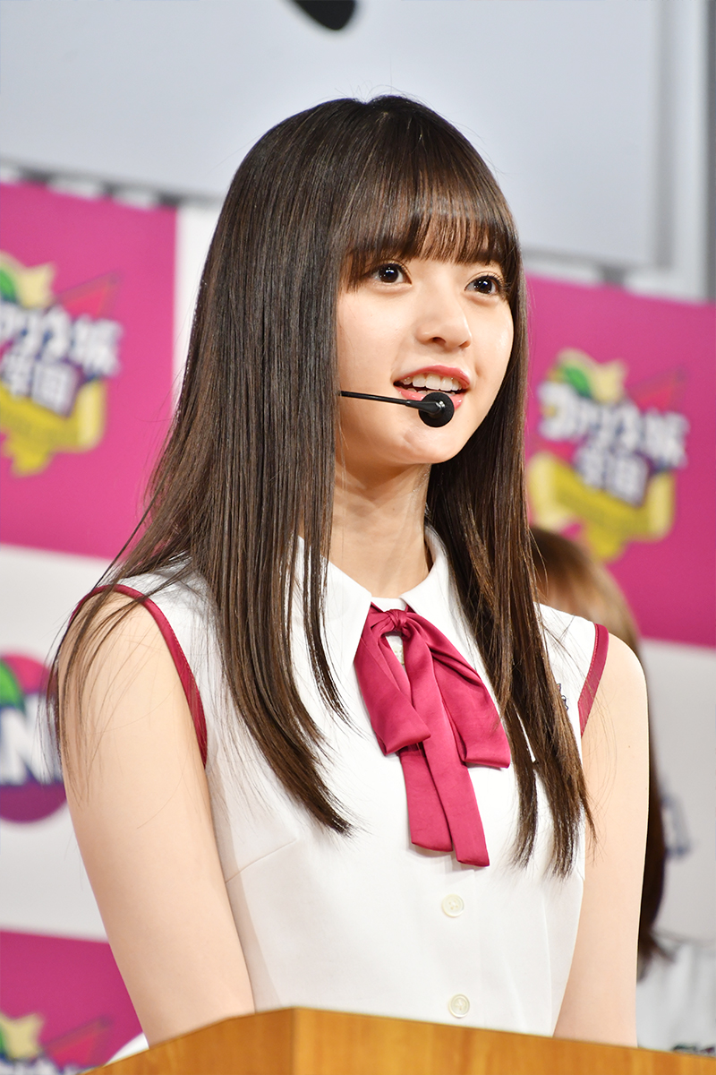 齋藤飛鳥、美肩見せの“6年ぶり”写真集発売報告SHOTにファンうっとり