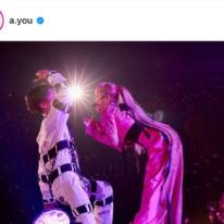 「顔が母すぎんか」浜崎あゆみ、子供を抱っこしたステージSHOTにファン悶絶「素晴らしいこの写真」「表情がたまらない」