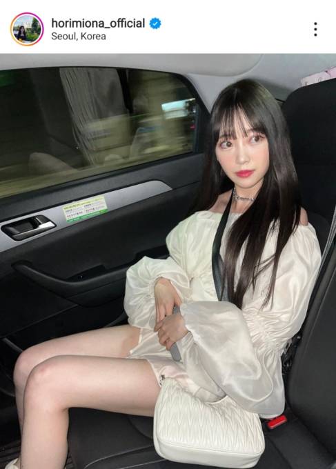 堀未央奈、ほっそり色白美脚見せコーデをファン称賛「スタイルが素敵すぎる」「かわいいしか言葉が出ない」