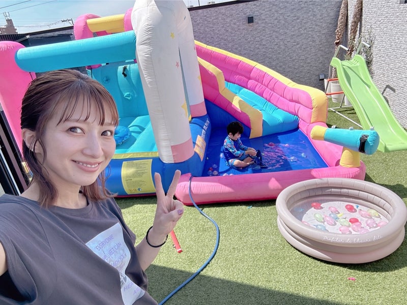 「水風船が大活躍」辻希美、三男が自宅バルコニーでプール満喫も「入らない側としては 暑すぎた」メイン画像
