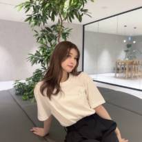 めるる、センター分け×ふんわりヘアSHOTに絶賛の声「また可愛くなってる」「めちゃ大人っぽい」