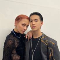 「美男美女」土屋アンナ、18歳息子との圧倒的美スタイルを見せた“親子モデル”2SHOTに反響「かっこいい親子」