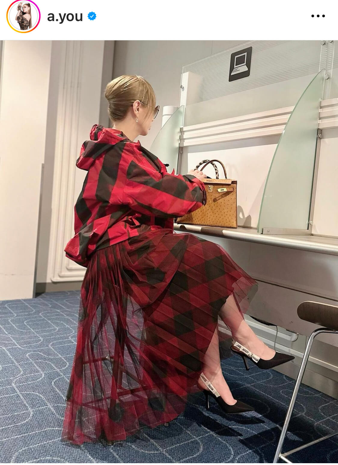 浜崎あゆみ、ギャル感あふれる金髪ヘア＆“キティちゃん”ネイル