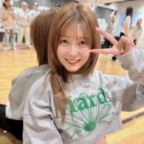 宇野実彩子、ほっそりお腹チラ見せのリハーサルSHOTに「神すぎ」「ウエスト憧れです」の声