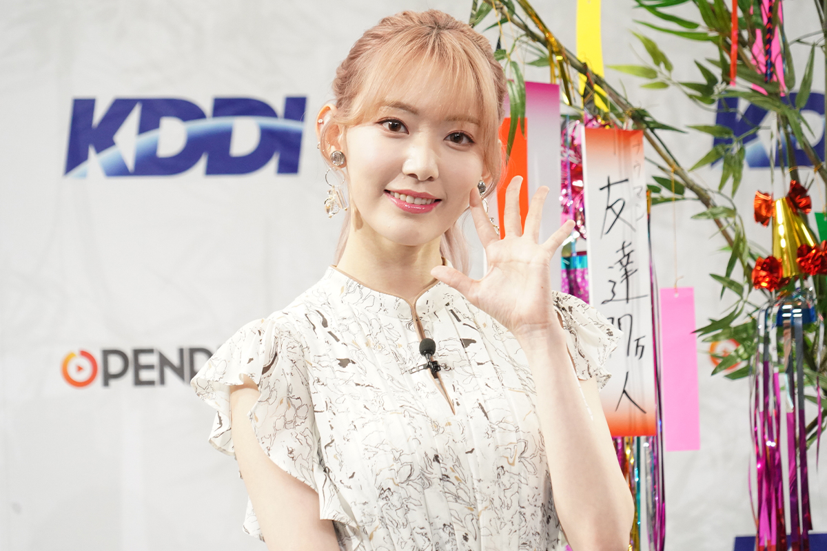 宮脇咲良、大胆な肌見せコーデにファン悶絶「凄く綺麗」「21世紀の見返り美人図」 ETALENTBANK co.,ltd.